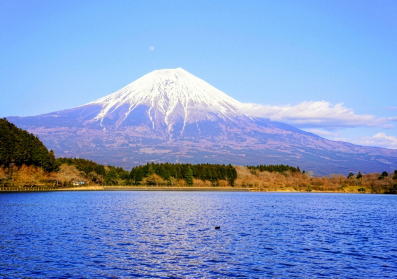 富士山と湖が写った国内写真